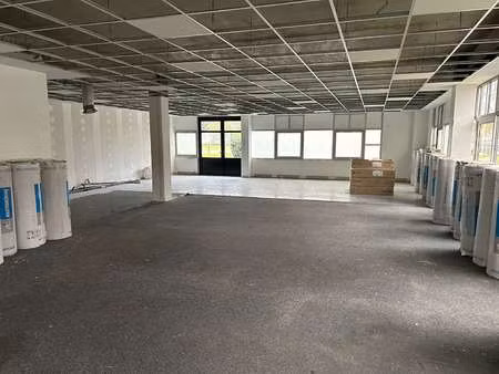location bureaux et commerces à pessac (33600) : à louer / 545m² pessac