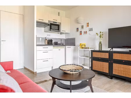 ** proche plage & port ** appartement (28m²) meublé & equipé ** climatisé ** (83430) saint