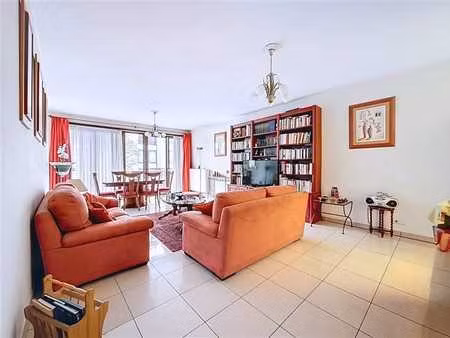 superbe appartement 1chambre+ cave