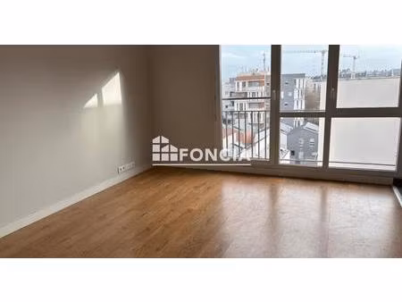 2 pièces exceptionnel au dernier étage - vue dégagée saint denis pleyel