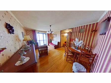 talence - t3 traversant dans résidence isolée par l'extérieur