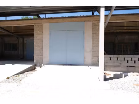 location parking 95 m² à peyrolles-en-provence (13860)  730 €