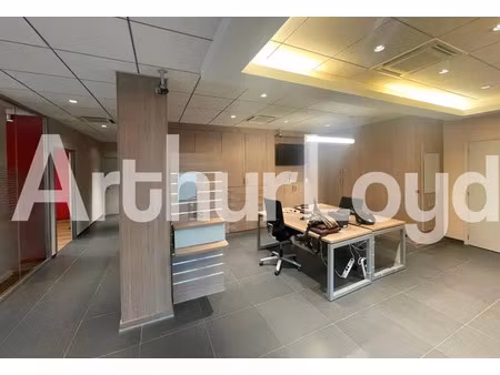 location local commercial 150 m² bousbecque avec parkings privatifs