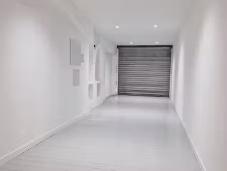 local commercial 50 90 m2 port de gruissan 177500 euros