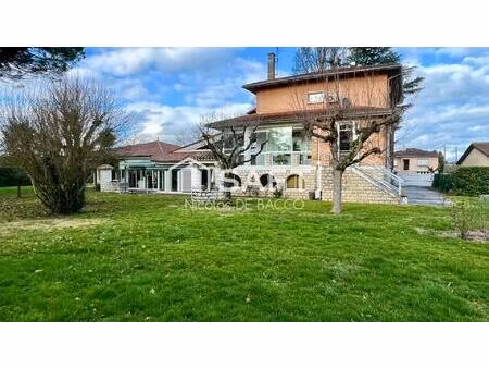 demeure 10 pieces  253 m2 piscine couverte