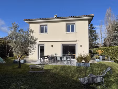 belle maison récente avec 4 chambres et 521 m2 de terrain