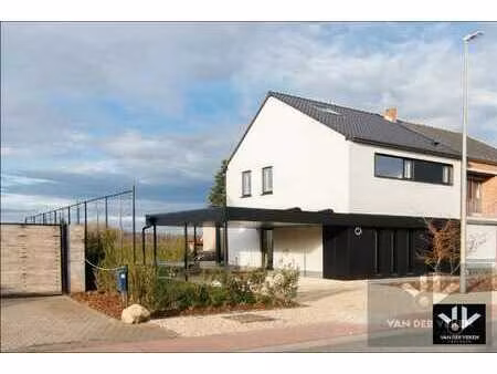 totaal vernieuwde woning - enkel nog afwerken naar eigen ...