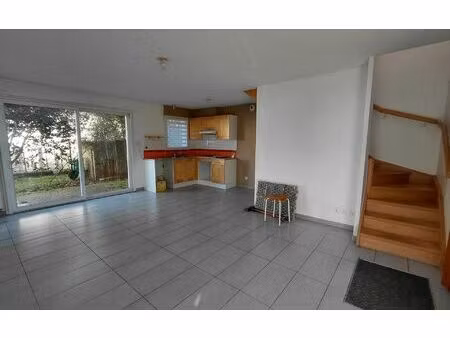 location maison  m² t-3 à toulouse  920 €