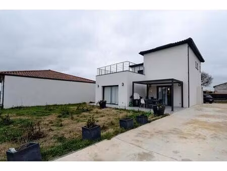 maison de 5 pièces de 143 m² situé à vernet