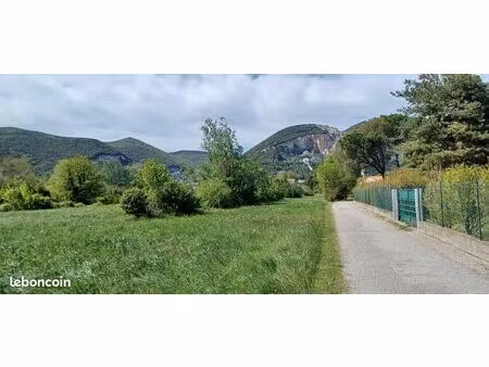 terrain 328 m² cruas