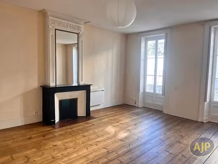 location appartement 2 pièces 69.23 m² à saintes (17100)  600 €