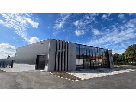 showroom avec espace de stockage à vendre à tielt