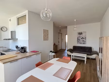 location meublée appartement 3 pièces 53 m² à toulon (83000)  750 €