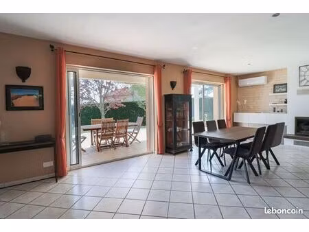 maison . 7 pièces . 172 m²