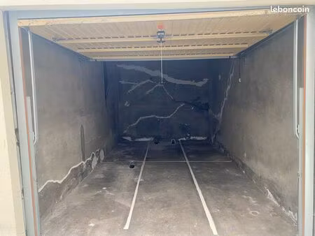 place scooter / moto dans garage foch