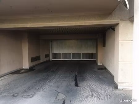 place de parking lyon 3  proche gare part-dieu