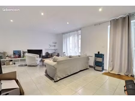 maison 3 chambres et garage. 100m²