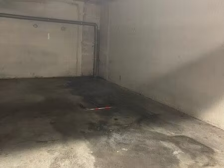 place de parking (rue de douai - lille)