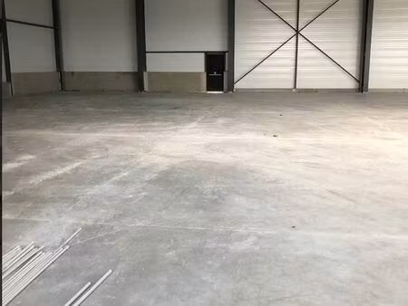 atelier / local d'activité 400m2 - accés indépendant - parking - zi les roncettes