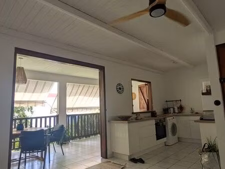 a louer à l'année- beau t3 meublé avec terrasse à l'anse à l'âne