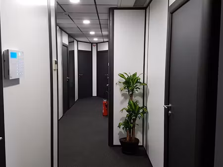 location locaux professionnels 140 m² à les milles (13290)  2 390 €