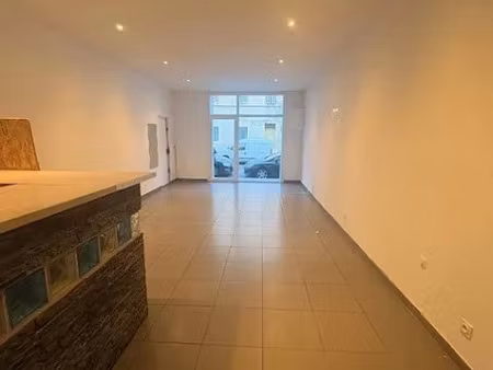 location locaux professionnels 2 pièces 60 m² à marseille 3ème (13003)  1 050 €