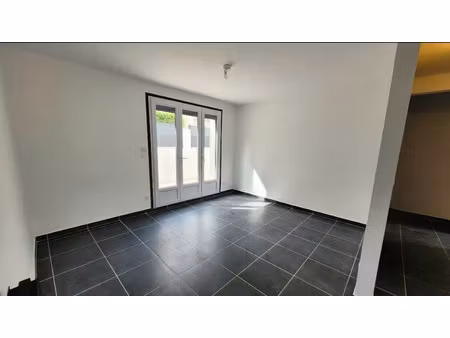 location appartement 3 pièces 56.2 m² à gonfaron (83590)  917 €
