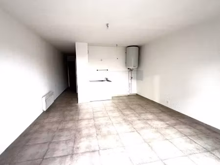 location appartement 2 pièces 42.01 m² à les arcs (83460)  580 €