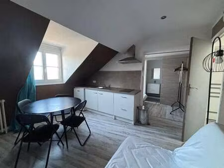 location appartement 2 pièces à châteaubriant centre (44110) : à louer 2 pièces / 17m² châ