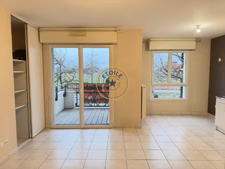 appartement t2 balcon et parking - au pied du tramway  limit