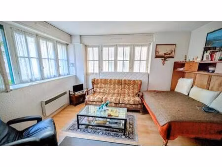 saint jean de luz  50 mètres de la page  appartement a rénover