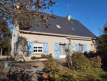 maison sur terrain 3.8 hectares 800m2 batiments