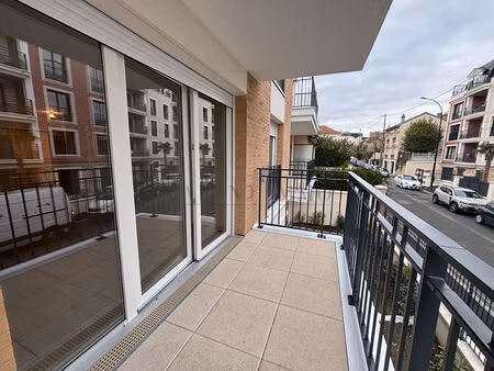 appartement 2 pièces de 46 46 m2 avec balcon et parking  neuilly-plaisance