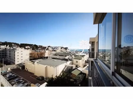 t3 lumineux au dernier étage avec vue mer – proximité port – potentiel 3ᵉ chambre carry le