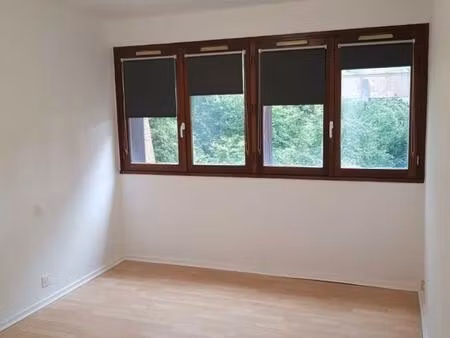 studio refait à neuf avec place de parking