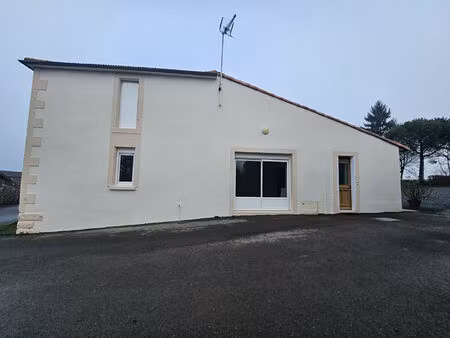 a louer - maison entièrement rénovée à saint-hilaire-de-voust - 4 chambres