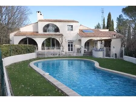 maison et grand terrain 14 pièces