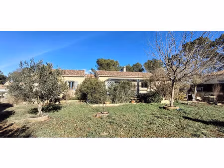 a vendre  exclusivité  charmante villa de plain-pied de 110m² à suze la rousse