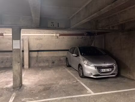emplacement de parking 94/98 rue de la fontaine au roi