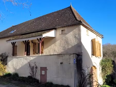 maison à louer située dans un hameau calme de catus.
