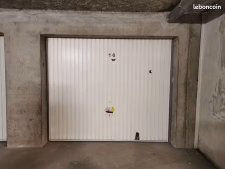 garage fermé 14 67m2