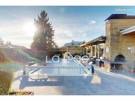 lumineuse villa au style californien de 160 m² de plain-pied avec piscine et plus de 6 000