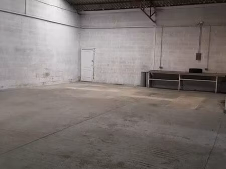 local de stockage 110m²