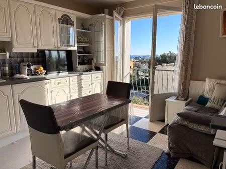 t2 vue mer dans résidence calme