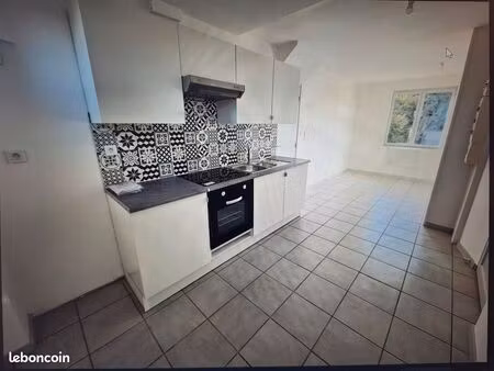 appartement t2 bis 45m2 parking sécurisé +dépendance