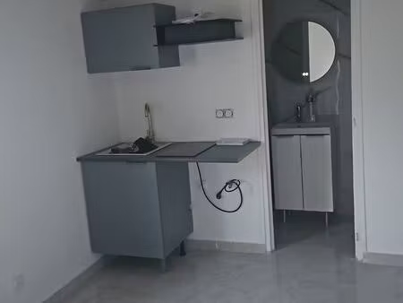 studio totalement rénové à villeneuve le roi