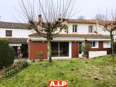 vente maison à pouzauges (85700) : à vendre / 198m² pouzauges