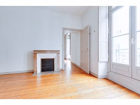 a vendre nantes centre ville vaste type 2 bis dans immeuble de caractere