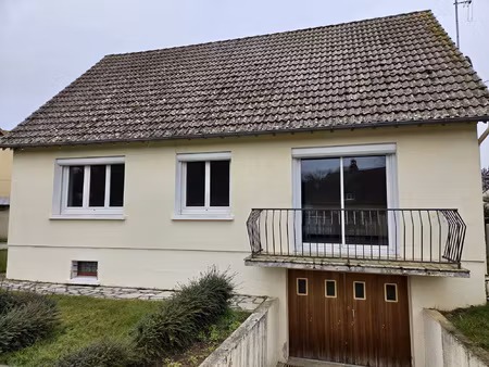 maison traditionnelle avec sous-sol total et jardin