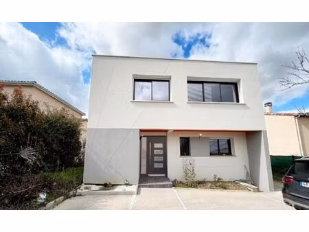 castelmaurou   villa d ' architecte de 167 80m² avec son studio attenant sur une parcelle 